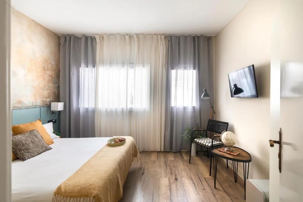 Habitación Doble con baño privado - 1 o 2 camas — Rainbow Sitges