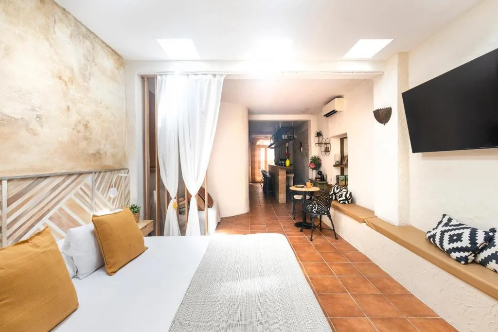 Habitación Familiar con baño privado — Rainbow Sitges