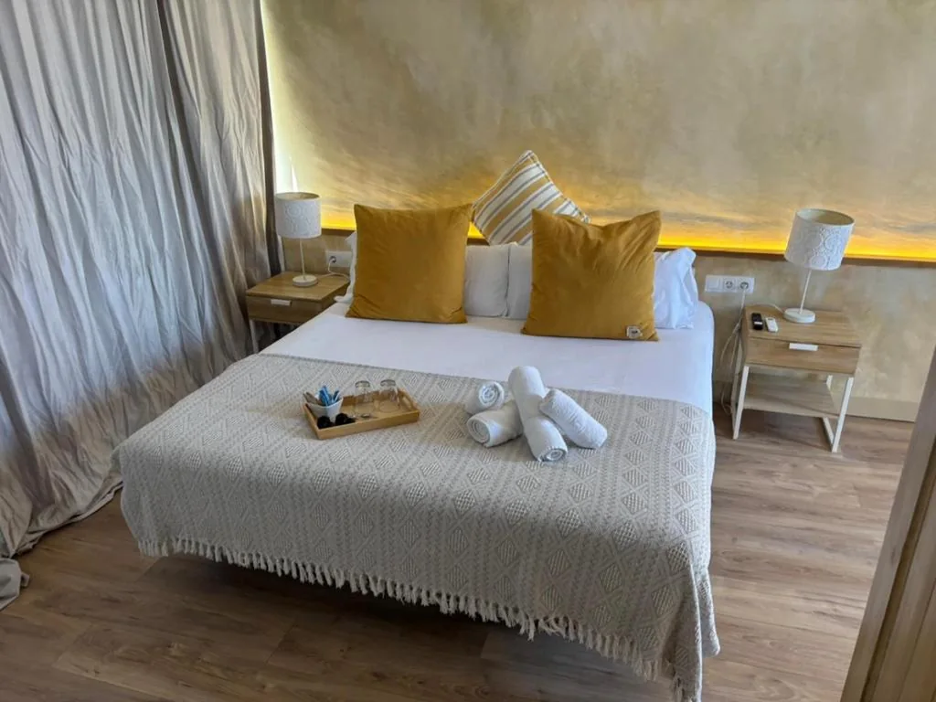 Habitación Triple con terraza — Rainbow Sitges