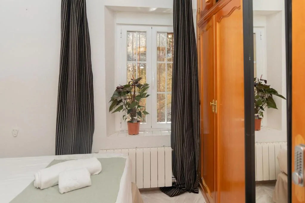 Habitación Doble Estándar - 1 o 2 camas — Raiz Natura Coliving Miraflores