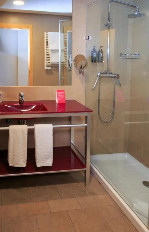 Habitación Doble - No fumadores - 2 camas — Ramada by Wyndham Madrid Getafe