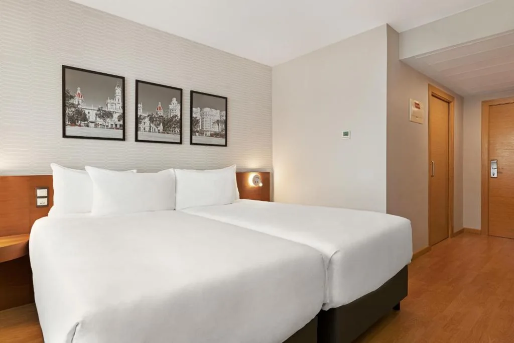 Quarto Duplo Adaptado para Pessoas com Mobilidade Reduzida - Não fumadores - 2 camas — Ramada by Wyndham Valencia Almussafes
