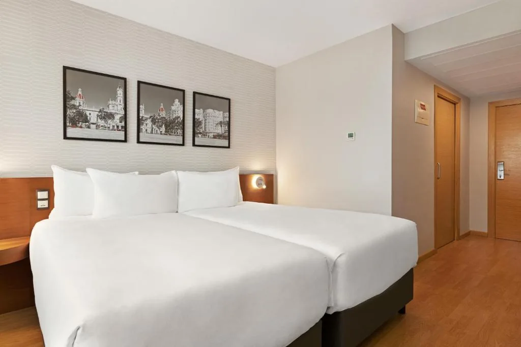 Quarto Duplo - Não fumadores - 2 camas — Ramada by Wyndham Valencia Almussafes