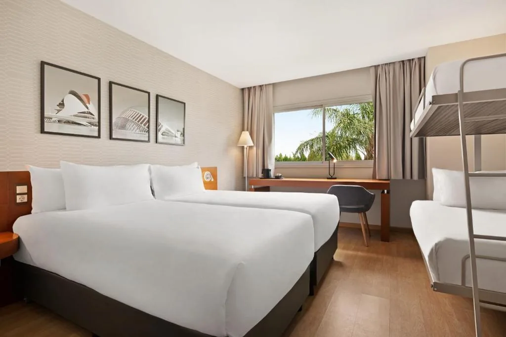 Quarto Familiar - Não fumadores — Ramada by Wyndham Valencia Almussafes