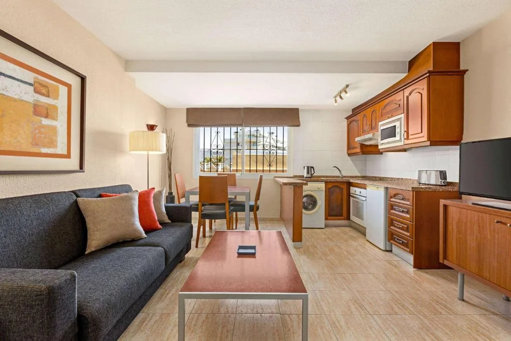 Suite Junior Clásica — Ramada Hotel & Suites by Wyndham Costa del Sol