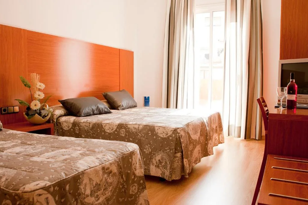 Habitación Doble con cama supletoria — Ramblas Hotel