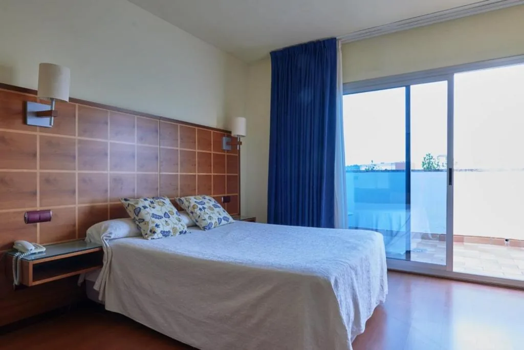 Tweepersoonskamer met balkon — Ramblas Vendrell