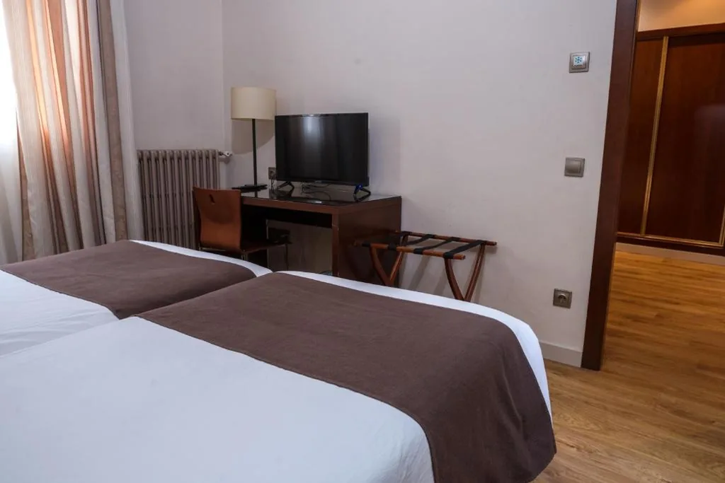 Habitación cuádruple — Ramon Berenguer IV