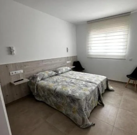 Habitación Doble - 2 camas — RAQUEL'S - Habitacions i Apartaments turístics -