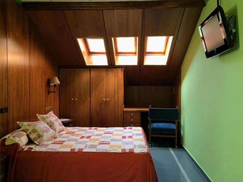 Habitación Doble con baño privado — Real Hotel