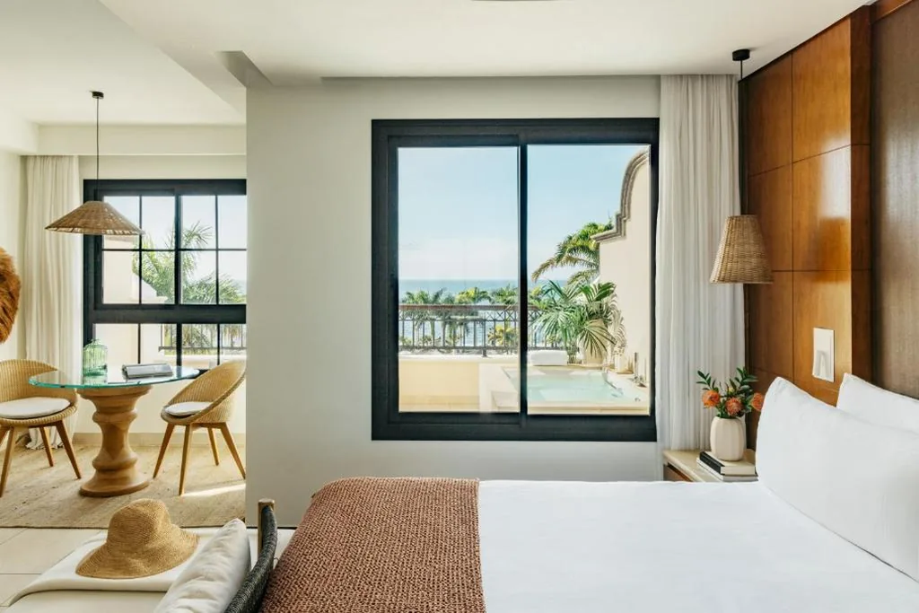 Suite Junior Red Level con vista frontale sul mare e vasca idromassaggio — RedLevel at Gran Meliá Palacio de Isora - Adults Only