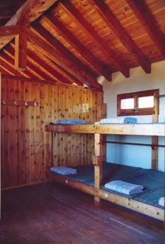 Cama individual en habitación compartida — Refugi Cap del Rec