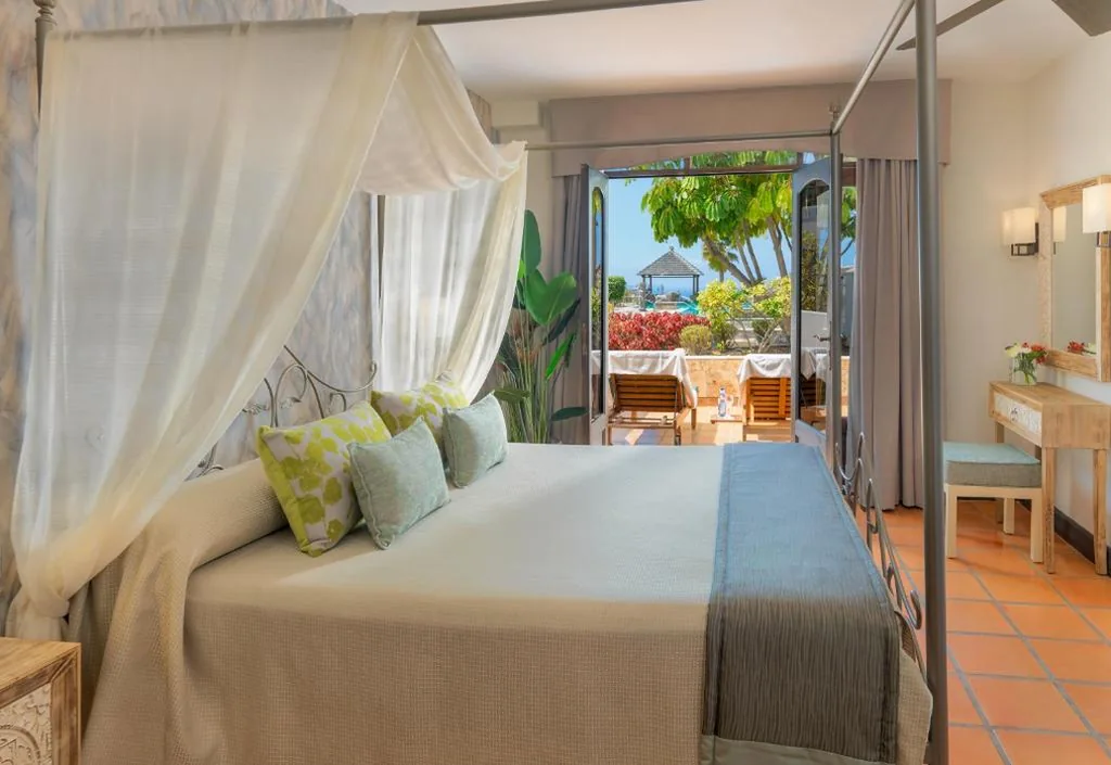 Apartamento Suite de 2 dormitorios con acceso a la piscina — Regency Country Club, Apartments Suites