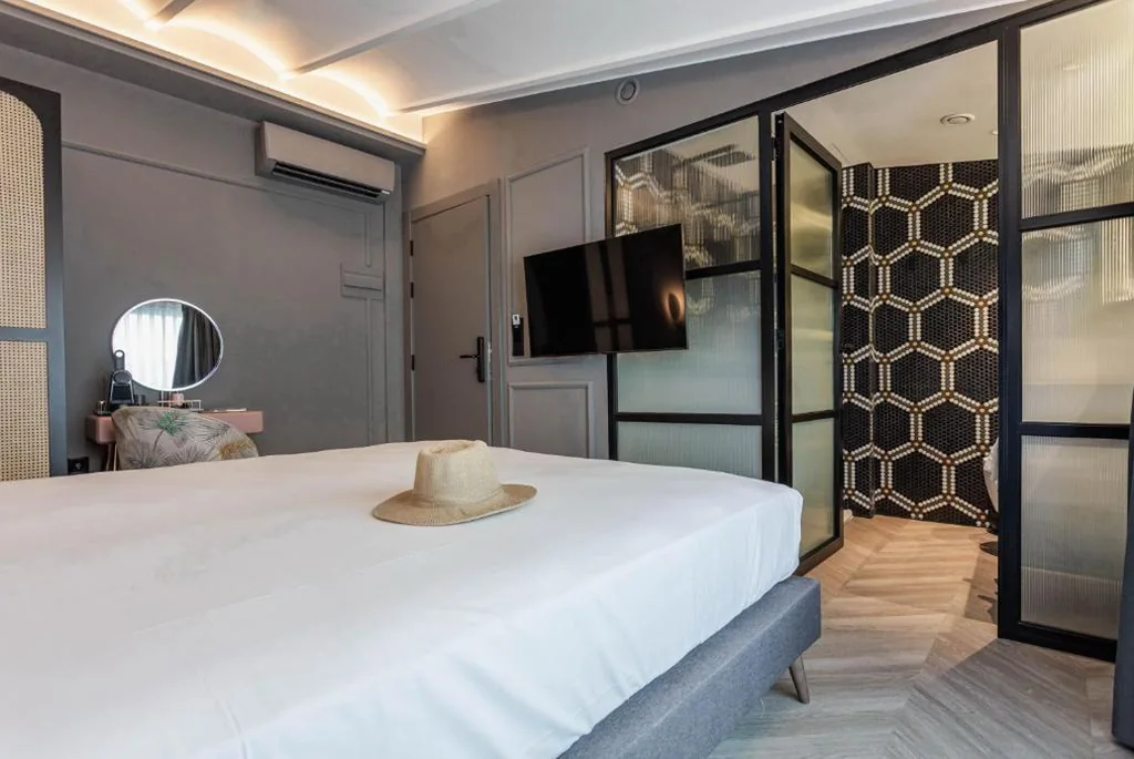 Habitación Doble con terraza — Reina 107 Beach Boutique