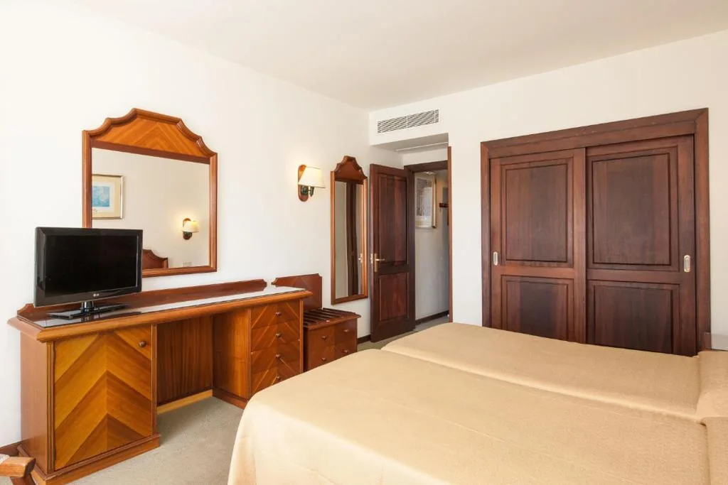 Habitación Doble con 2 camas (2 adultos + 1 niño) — Relaxia Olivina