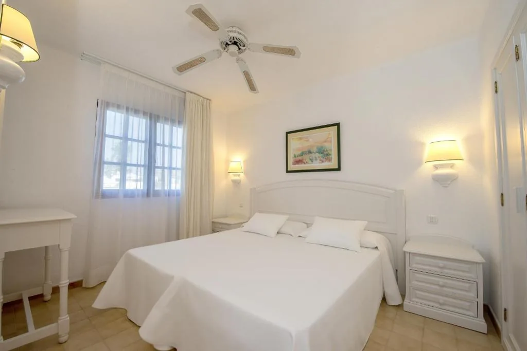 Habitación Familiar Básica (2 adultos + 2 niños) — Relaxia Olivina