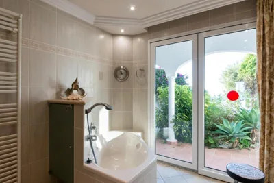 Relaxing villa Heated pool Luxurious views Massage — Foto 3