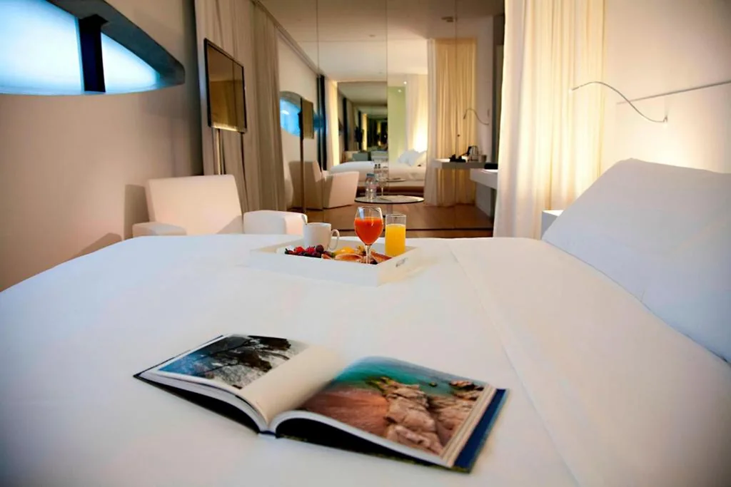 Junior Suite，特大双人床，城市景观 — Renaissance Barcelona Fira Hotel