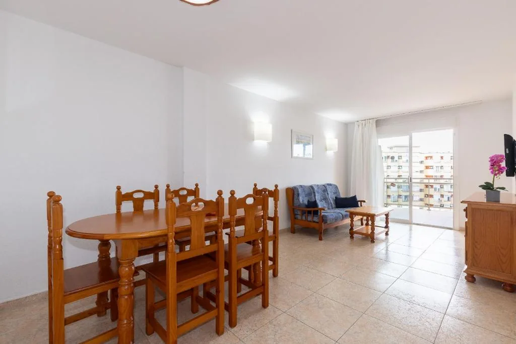 Appartement - toegankelijk voor personen met beperkte mobiliteit — Rentalmar Pineda Suites