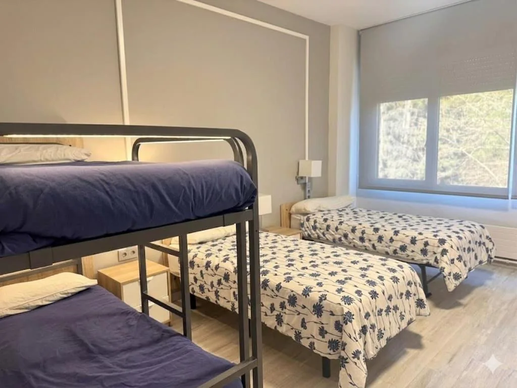 Habitación Cuádruple Superior — Residencia Albergue Jaca