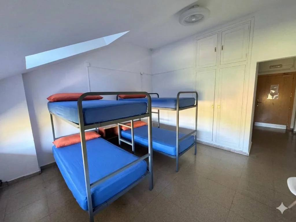 Habitación Familiar adaptada para personas de movilidad reducida — Residencia Albergue Jaca