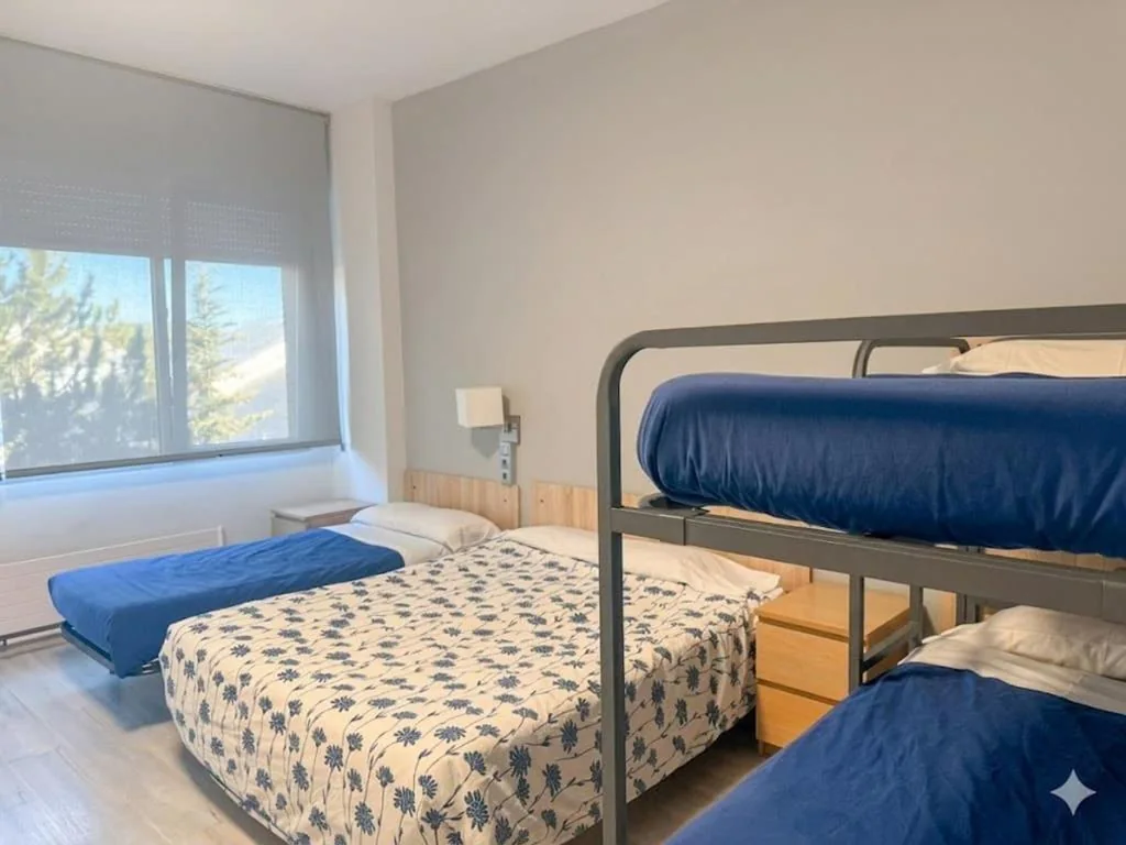 Habitación Familiar Superior — Residencia Albergue Jaca