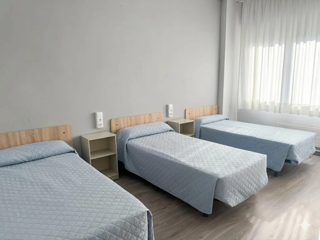 Habitación Triple Estándar — Residencia Albergue Jaca