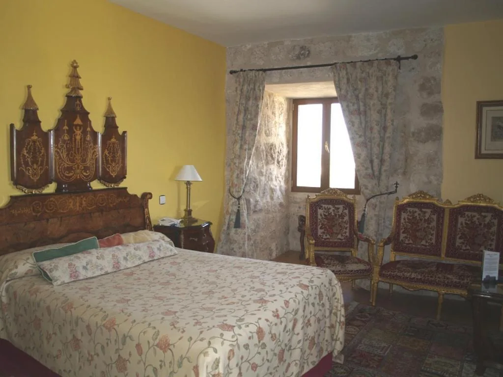 Suite — Residencia Real del Castillo de Curiel