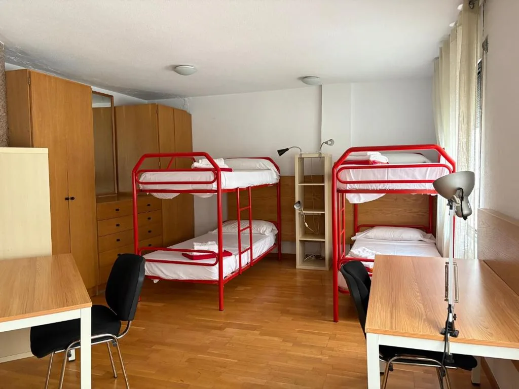 Quadruple Room with Private Bathroom — Residència Universitaria Pare Claret