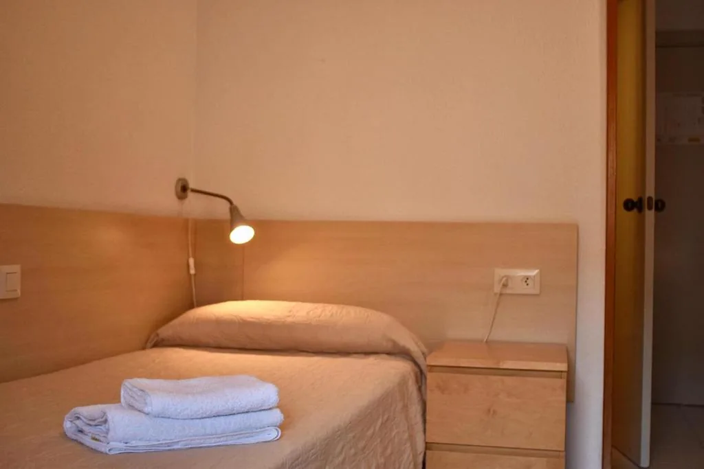 Single Room with Bathtub — Residència Universitaria Pare Claret