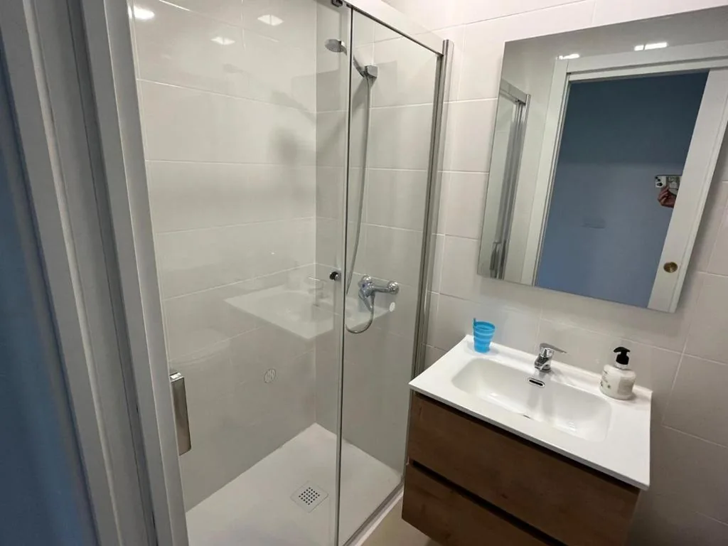 Habitación Doble con baño privado — REST LIFE EL SALTO