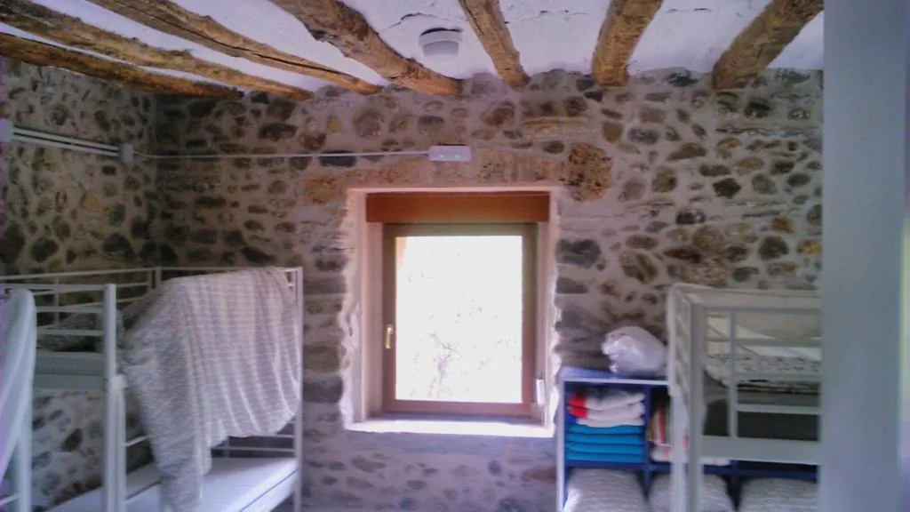 Habitación Familiar con baño privado — REST LIFE EL SALTO