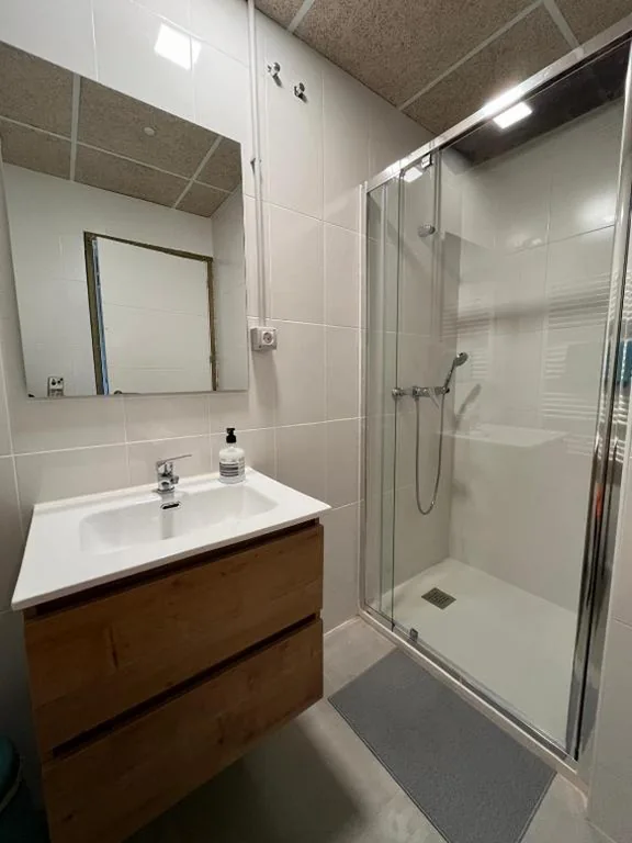 Habitación Familiar con baño privado — REST LIFE EL SALTO