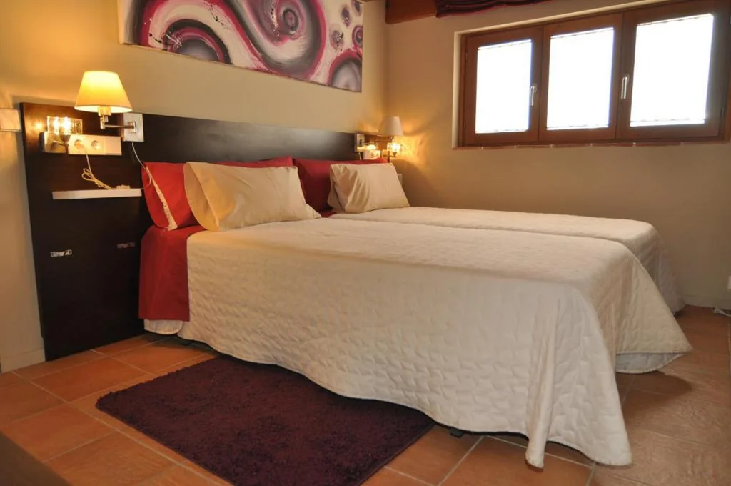 Zweibettzimmer mit 2 Betten — Restaurant & Rooms Cabrit
