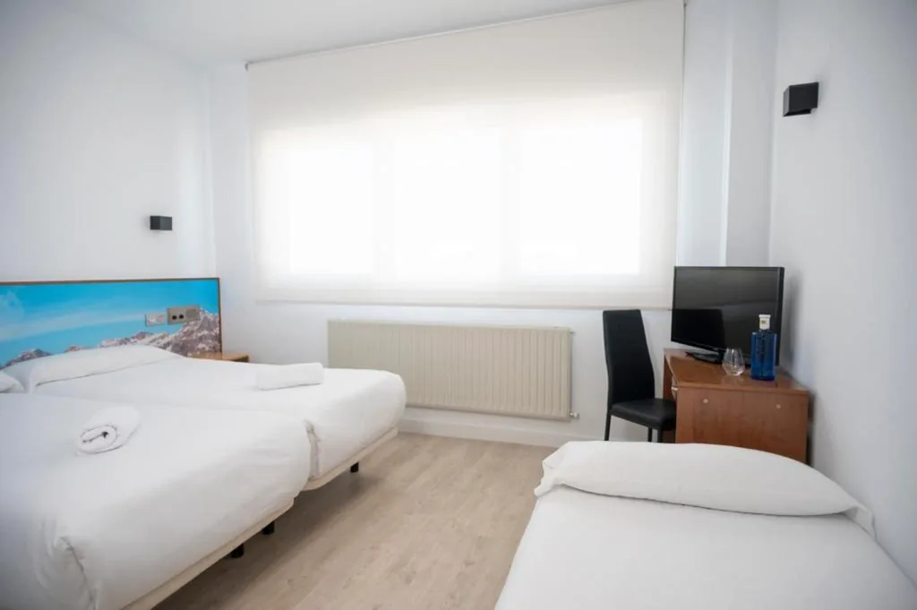 Quarto Triplo — Restaurante Hotel Abadesa