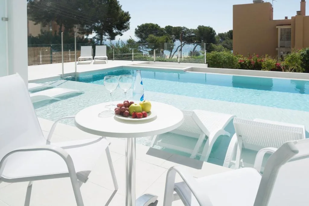 Quarto Duplo com acesso direto à piscina — Reverence Mare Hotel - Adults Only