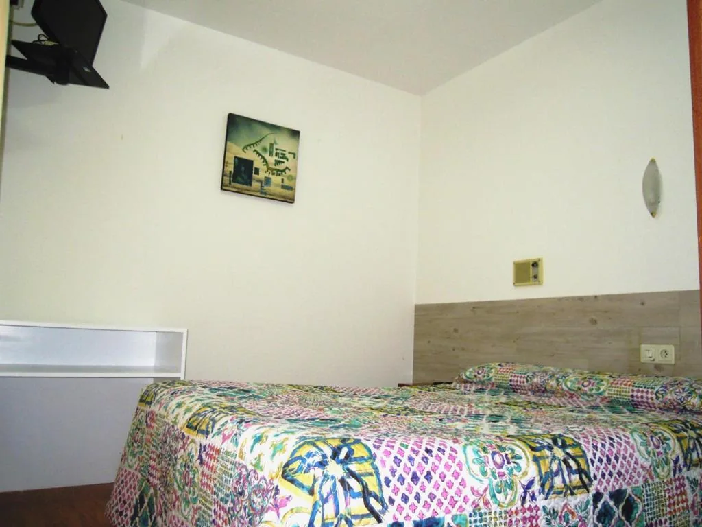 Habitación Individual con baño privado — Rey Fernando