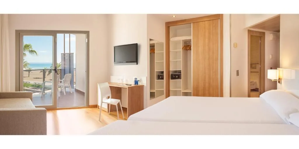 Doppelzimmer mit Terrasse und seitlichem Meerblick – 2 Betten — RH Bayren Hotel & Spa 4* Sup