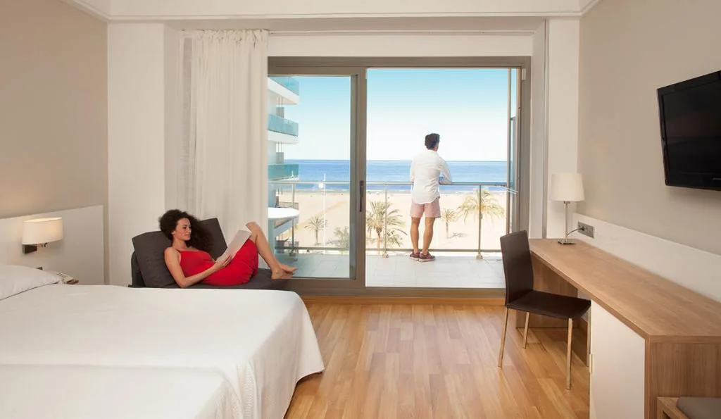 Doppelzimmer mit Aussicht und Terrasse (2 Erwachsene + 1 Kind) – 2 Betten — RH Bayren Hotel & Spa 4* Sup