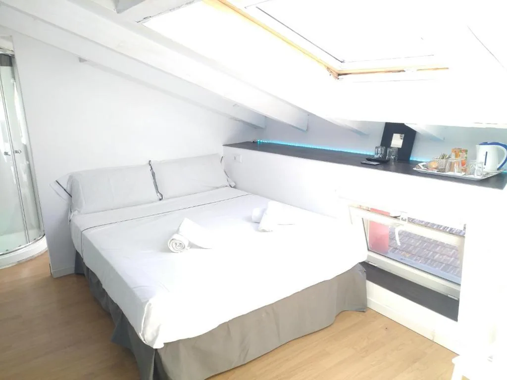 Doppelzimmer mit eigenem Bad — Rin Rooms