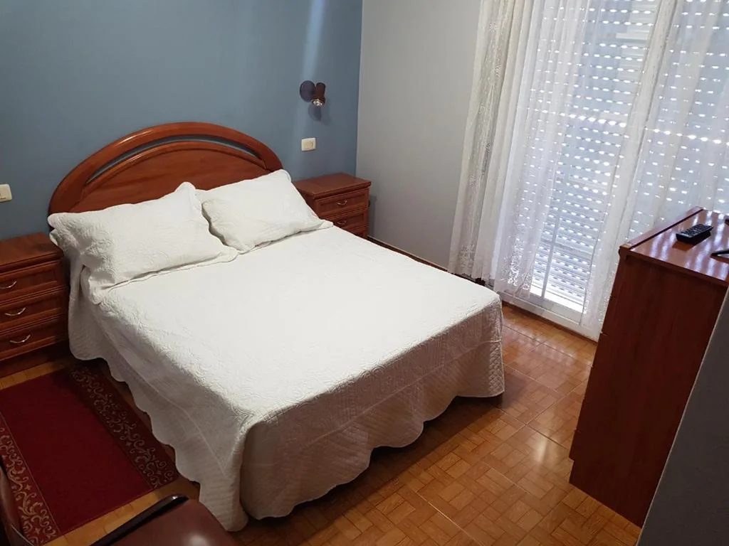 Doppelzimmer Deluxe mit Balkon — Rincón Do Demo
