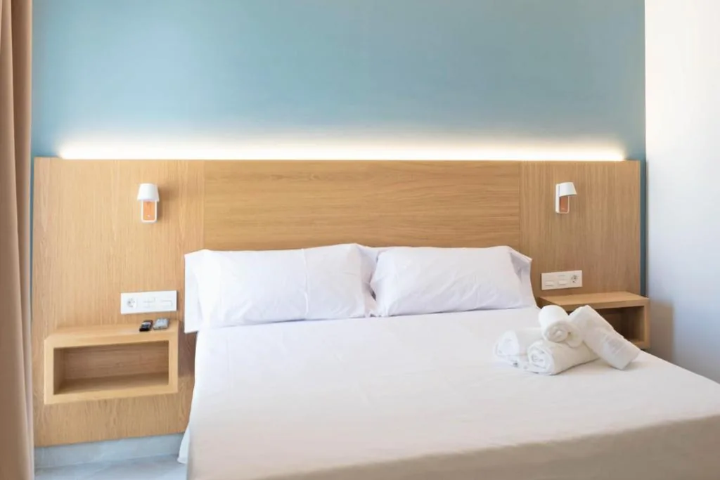 Habitación Doble Económica — Rio Salado Conil Hostal