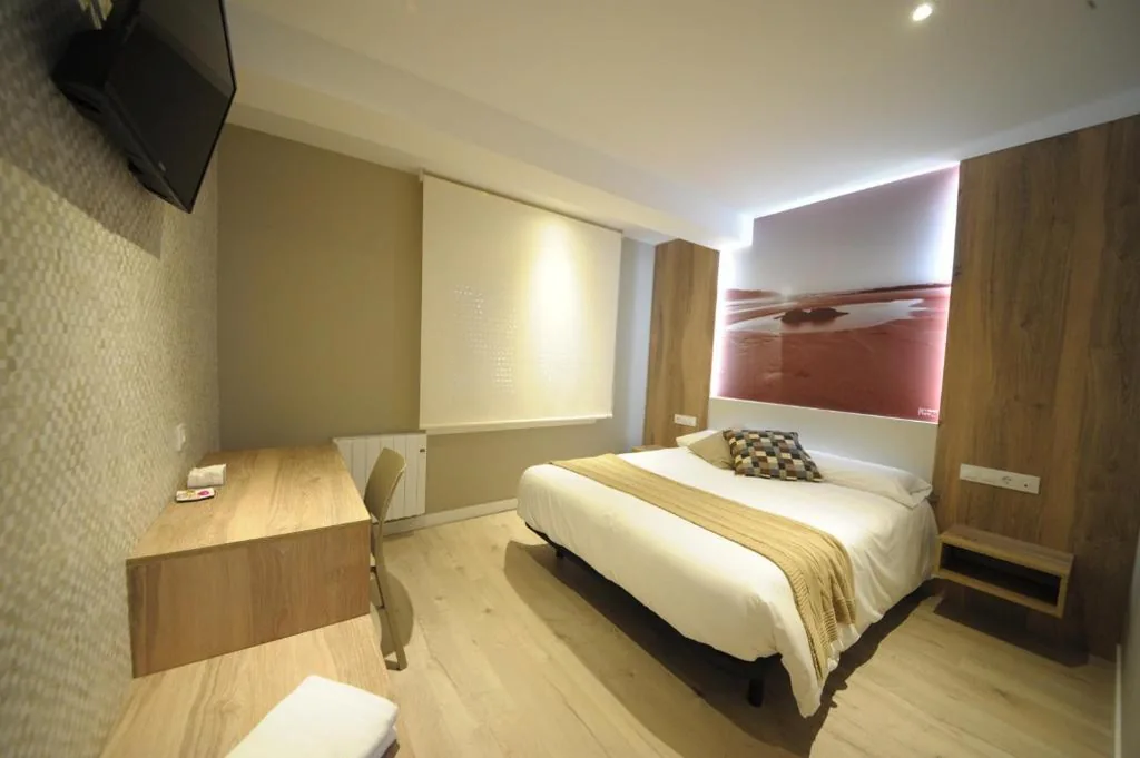 Double Room with Private Bathroom — Rio Sil Carballo