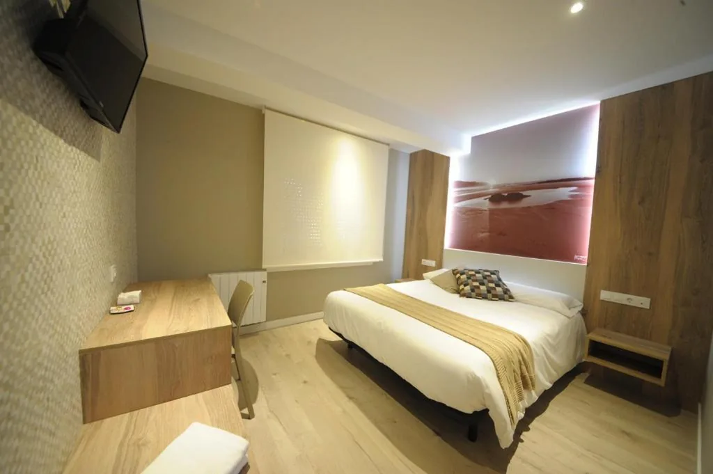 Family Room with Private Bathroom — Rio Sil Carballo