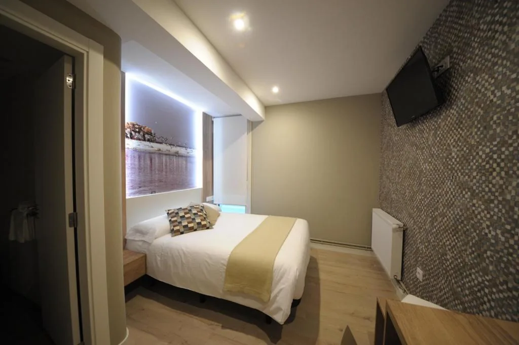 Single Room with Private Bathroom — Rio Sil Carballo