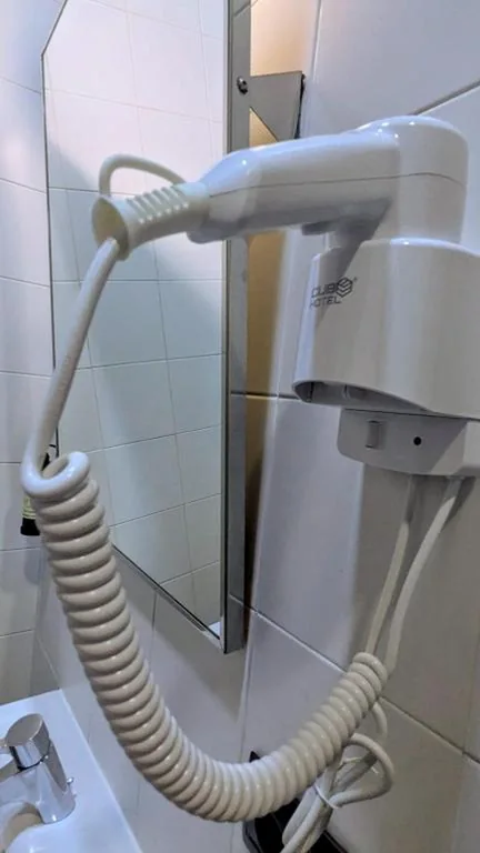 Barrierefreies Doppelzimmer für Gäste mit eingeschränkter Mobilität — Ritual Alameda Sevilla