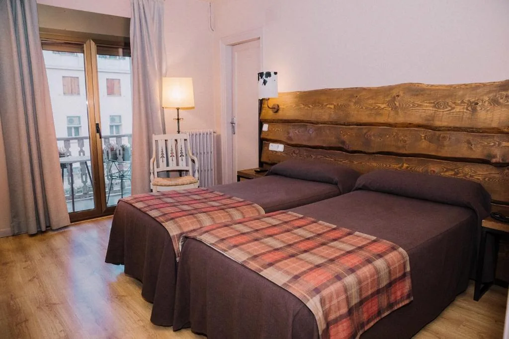 Habitación Doble con terraza y vistas al río — Riu Nere Mountain Hotel