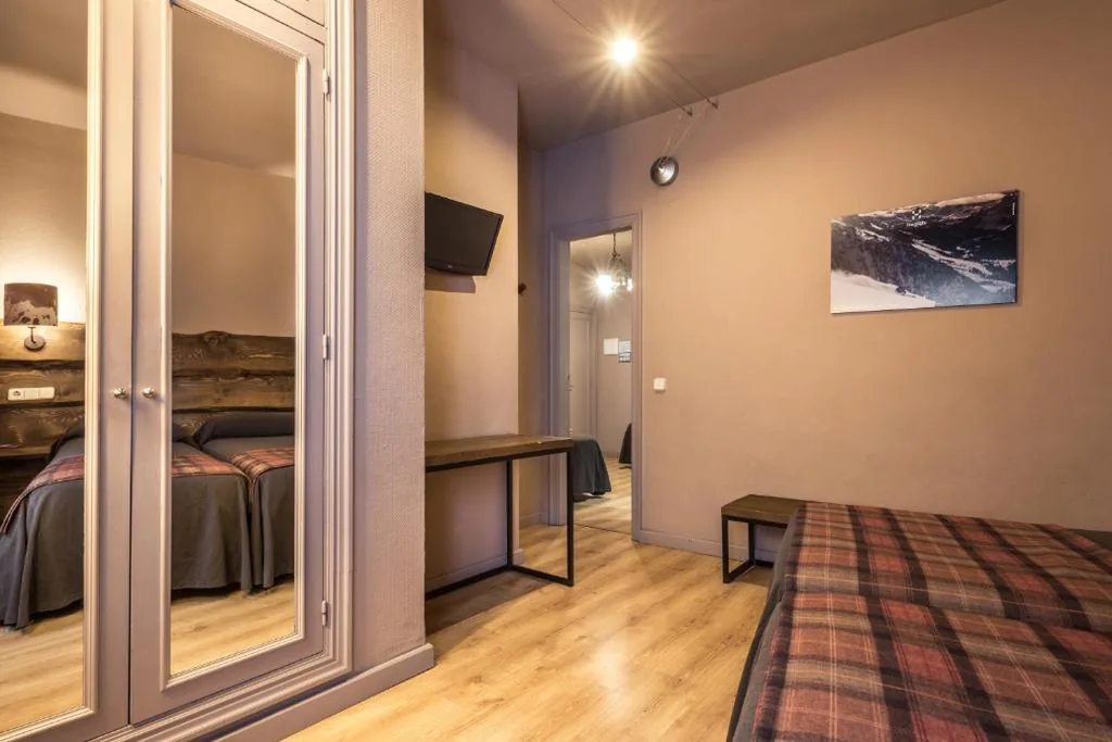 Habitación Familiar con 2 dormitorios — Riu Nere Mountain Hotel