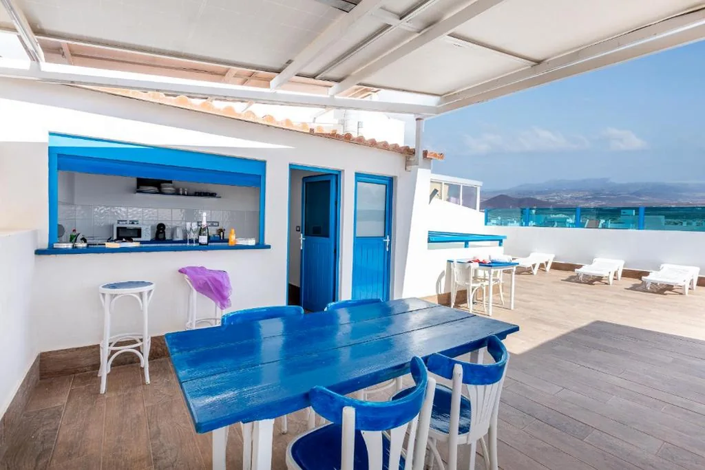 Quarto com beliche e acesso ao pátio — Riva Eco Guest House