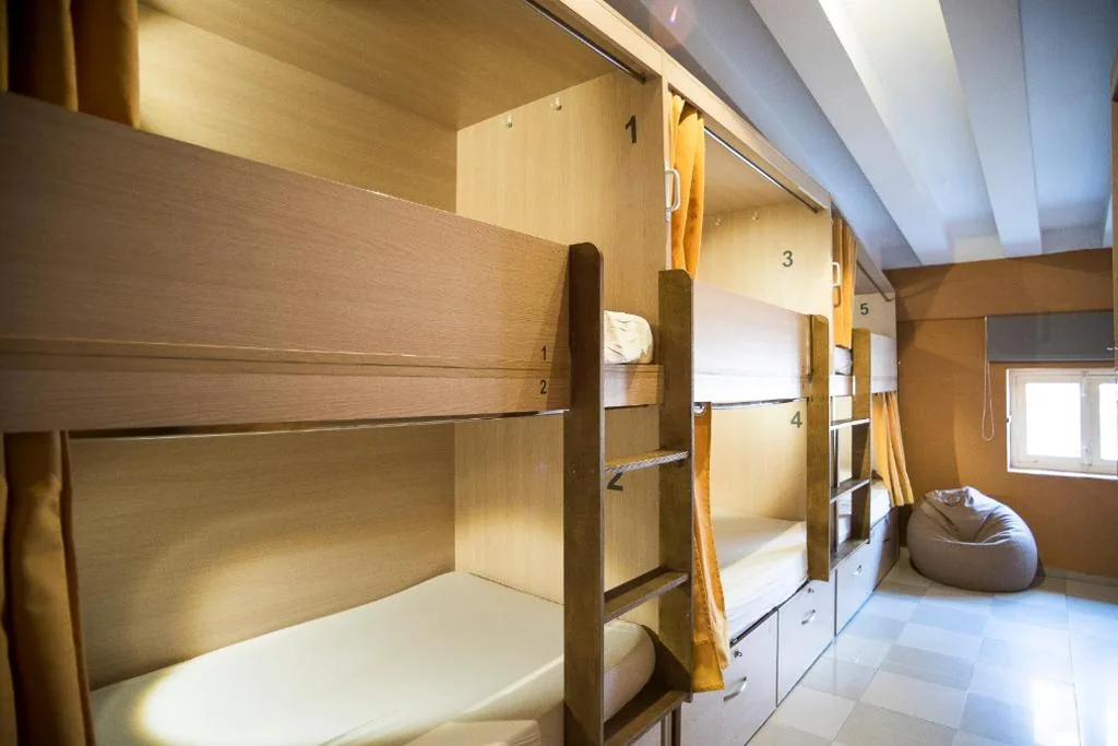 Bed in 6-Bed Mixed Dormitory Room — River Hostel